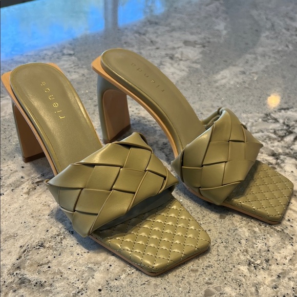 NWOB Rienda Sage Green Woven and Wood Heeled Sandals - Picture 1 of 9